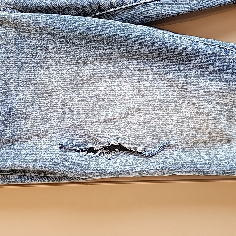 Universal Thread Distressed Stonewashed Jeans Siz… - image 3